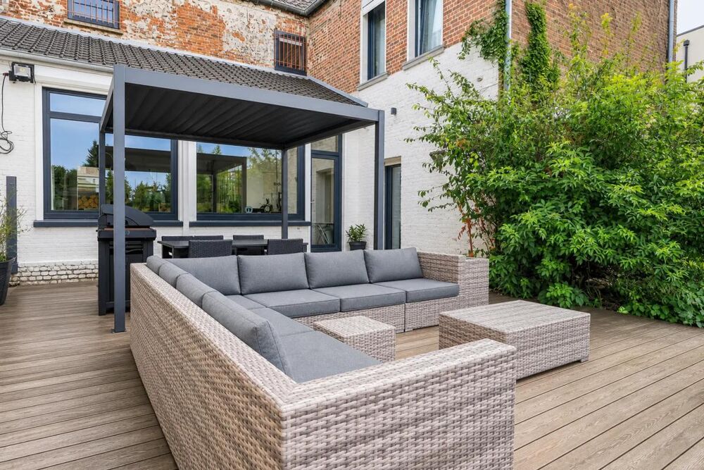ANICHE - MAISON DE MAÎTRE DE 237 M² AVEC PISCINE, SPA & SAUNA