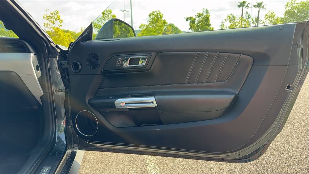 Mustang Cabriolet 2.3 Ecoboost 317 . - 4 places 2015 occasion 06130 Grasse