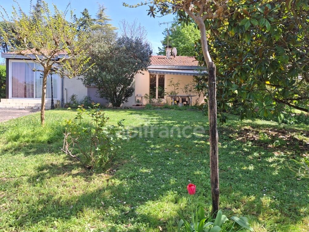 Maison de 144m2 - 3 chambres - véranda - piscine - jardin - garage à TOMBEBOEUF (47)