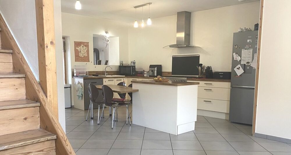 Maison de village entièrement rénovée 6 pièces sur Vaux en Bugey