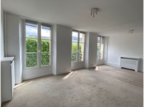 Au pied de la gare de Versailles Rive Droite, 112 m² à louer dans un  hôtel particulier 3279 78000 Versailles