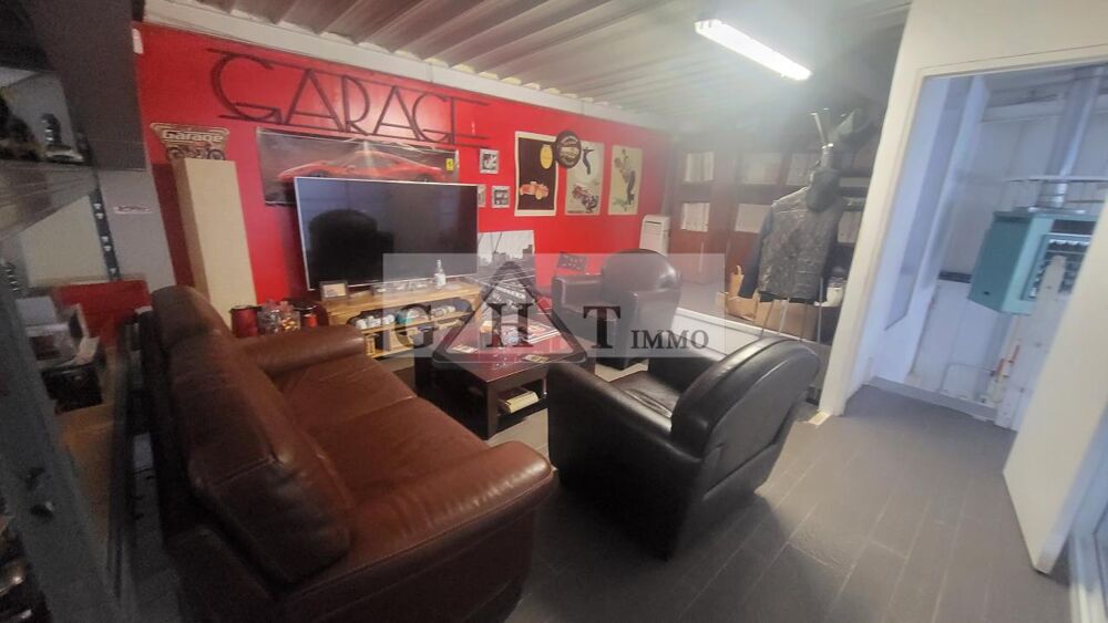   Local commercial de 955 M²  PARKING 4465 m² 