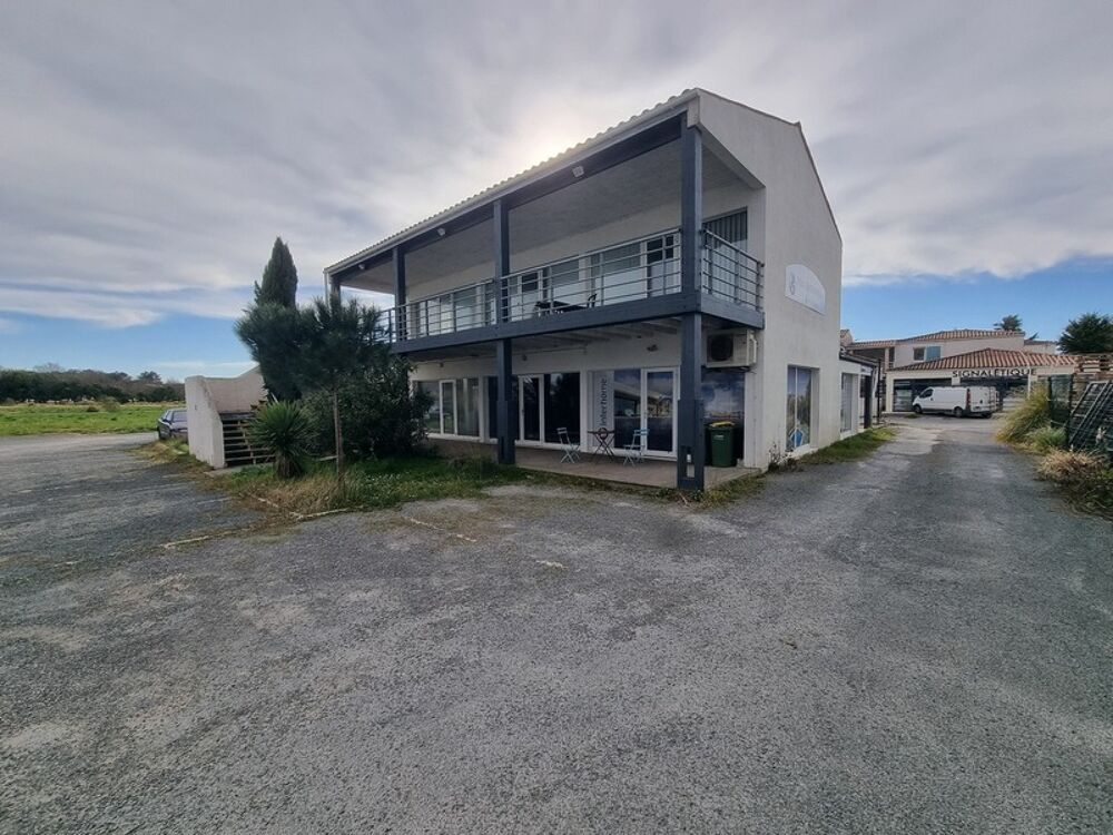   ST-PIERRE D'OLERON (17), A Louer local-bureau 84m² 6 pièces idéalement située en cœur de zone d'activité économique 