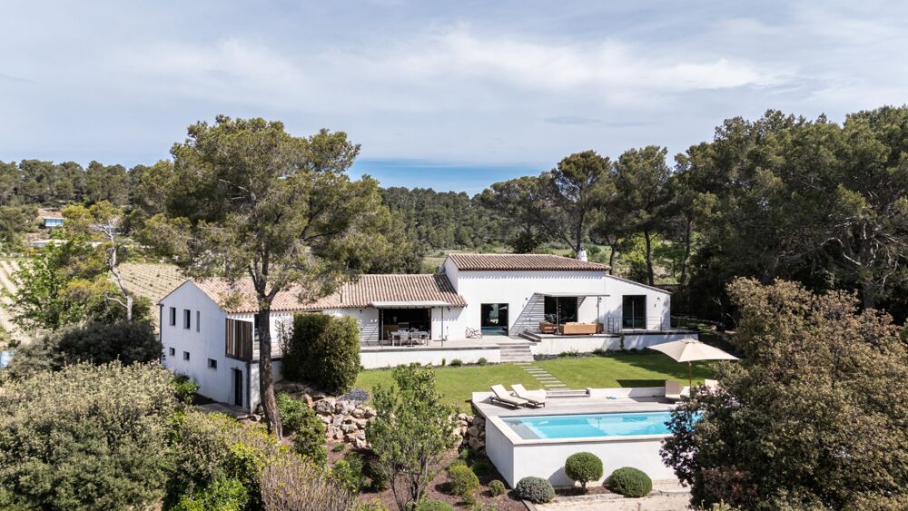 Saint-Marc-Jaumegarde  342 m² habitables, dont 265 m² de plain-pied, à 7,8 km du Cours Mirabeau