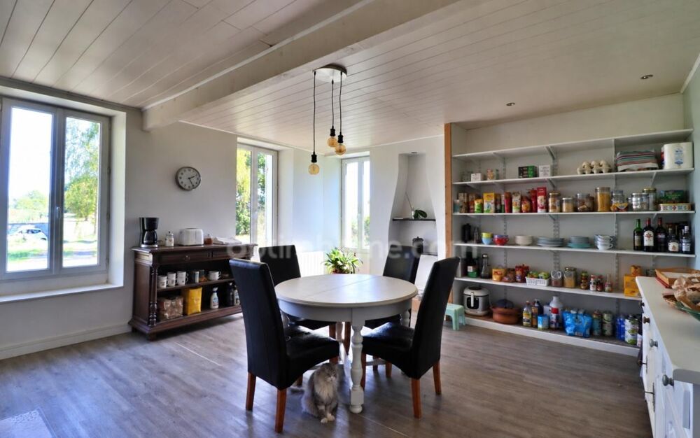Vente Maison Maison charentaise à vendre à Plassac 17240 – 223,84 m² avec deux dépendances de 45 et 52 m² et terrain de 5 625 m² Plassac