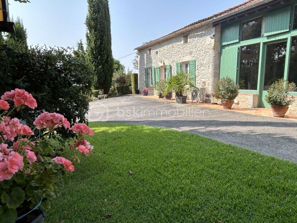 Superbe maison en pierres -piscine- dépendances - terrain
