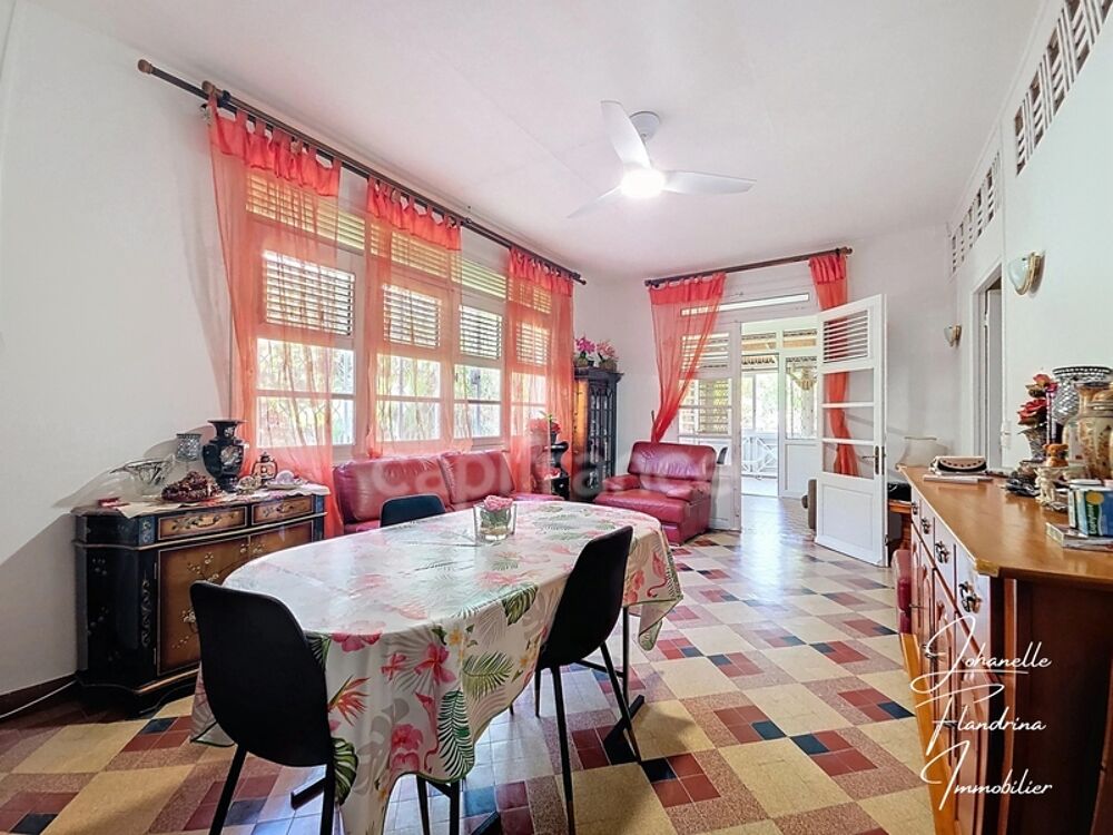 Propriété rare avec maison + 3 logements indépendants  1850 m² constructible  Basse-Terre centre