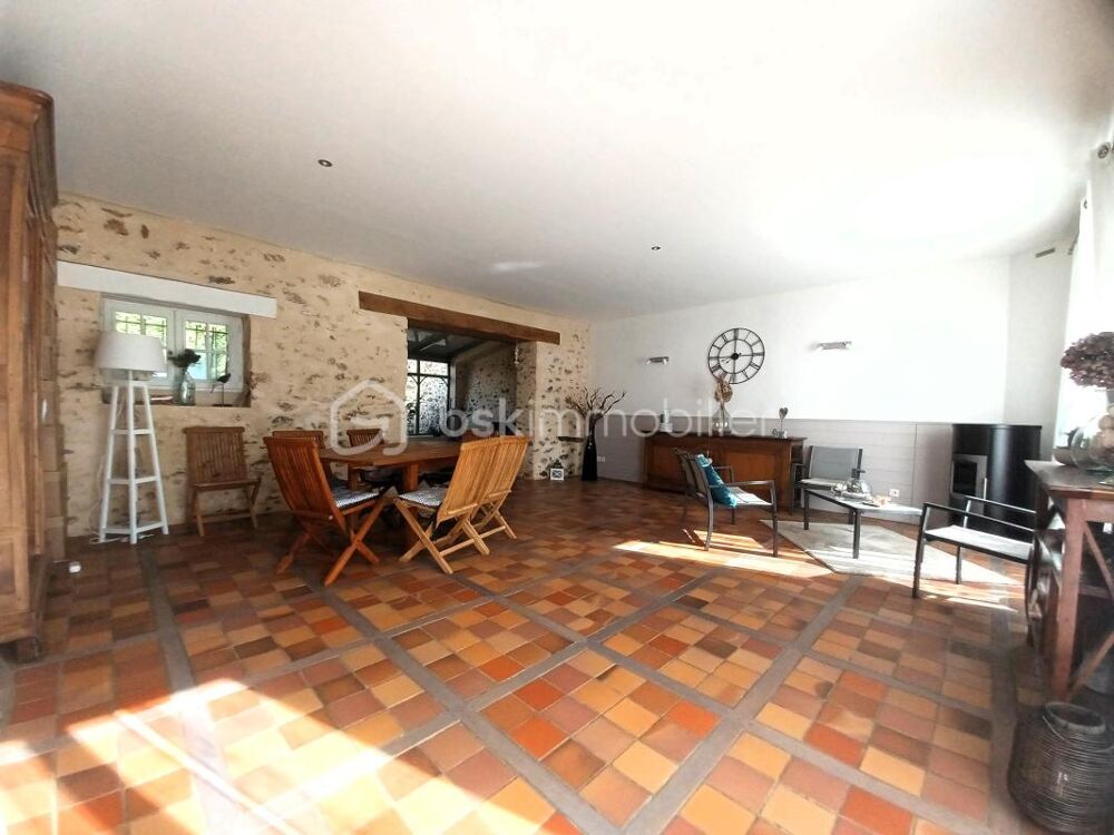 Maison aux beaux volumes dans village