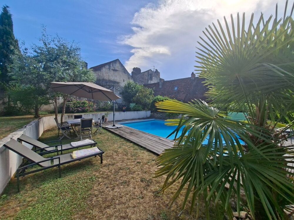 Maison de village en pierre - avec piscine - une annexe- au Bugue(24)