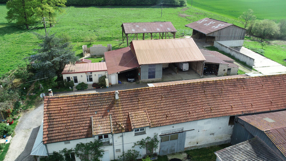 ESSOMES SUR MARNE (02) à vendre joli corps de ferme avec maison et nombreux bâtiments sur un terrain de 10 hectares