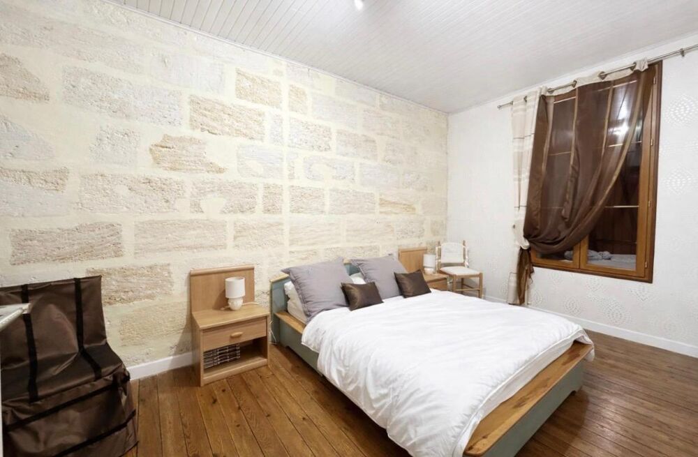 à vendre  Propriété/château Tauriac (33710)