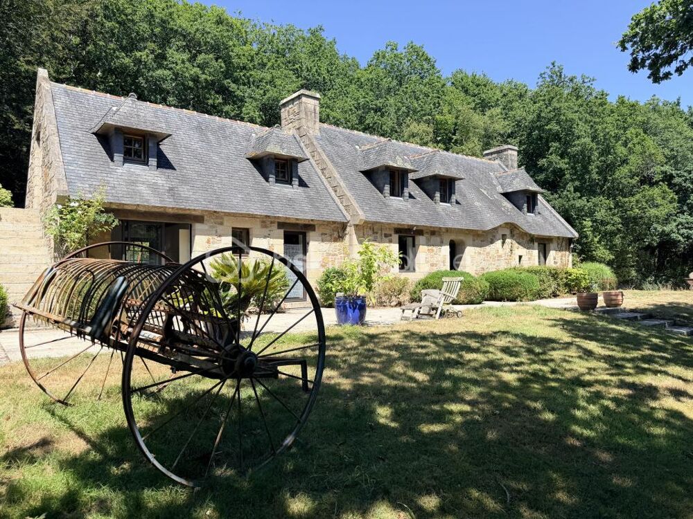 EXCLUSIVITE- NOUVEAUTE-Demeure de charme en pierre au coeur d'un domaine d'exception de 6 hectares!