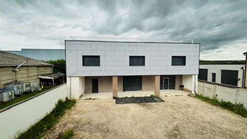   À Meaux – Espace, fonctionnalité et confort ! Entrepôt de 326 m² sur deux niveaux avec bureaux + maison de 85 m² (2 chambres ou 