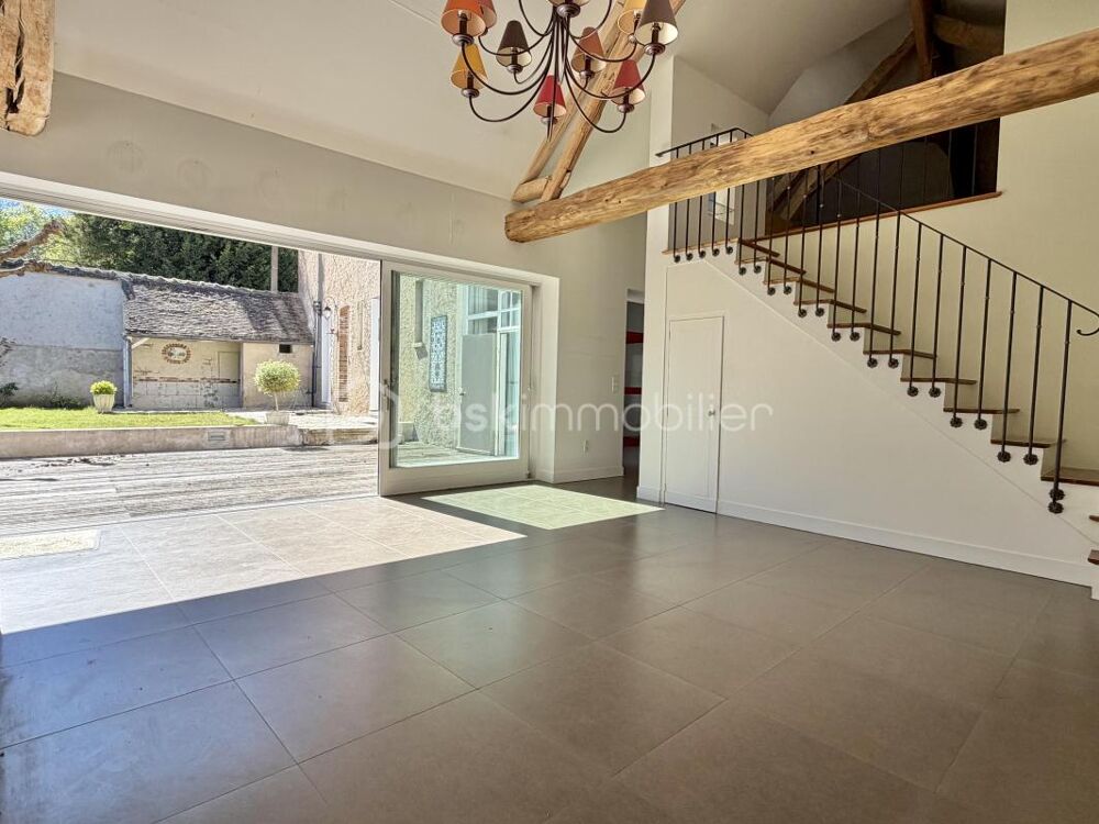 Vente Propriété/Château Très belle propriété édifiée milieu du 19ème siècle avec ses grands volumes, sa clarté naturelle et son extérieur intimiste ! Champigny