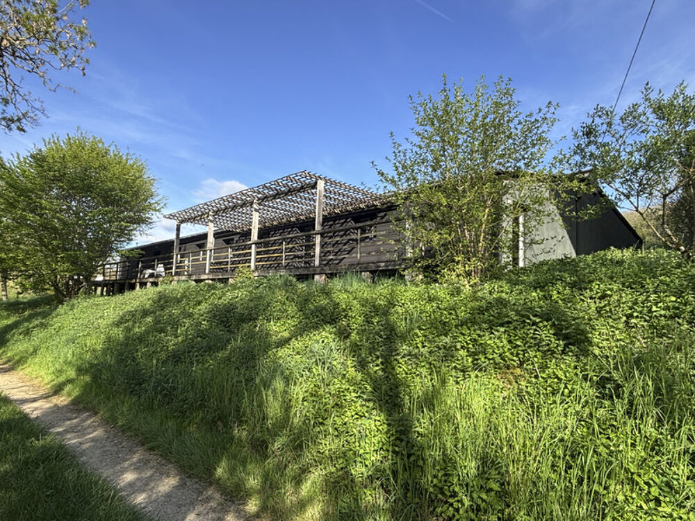 Vente Maison Semur-en-Auxois 20 min: maison de 360m², 10 pièces, 6 chambres, terrain 1700m², atelier. Prix : 395 000€ Semur en auxois