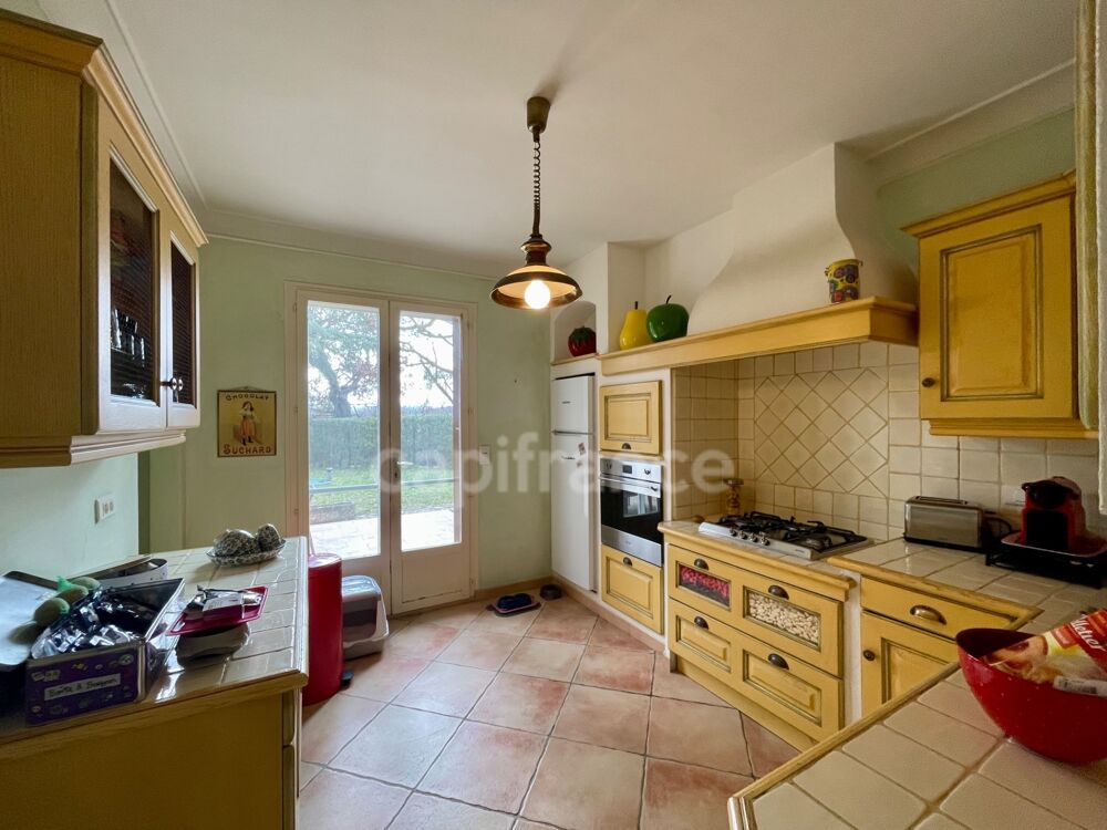 SAINT-SATURNIN-LÈS-APT  Propriété dexception au coeur du Luberon, piscine et tennis privé Terrain de 5800 m²