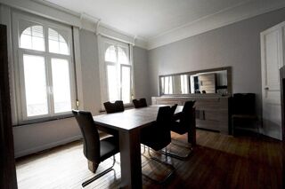  Appartement à louer 3 pièces 100 m²