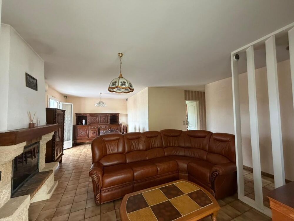 Cubzac-les-Ponts (33240) - Maison 3 chambres avec garage sur terrain 1500 m²