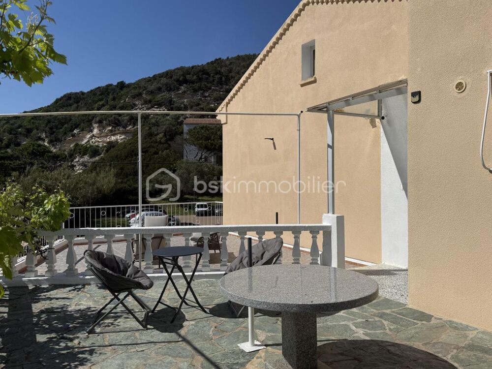 maison de plain pied avec vue imprenable sur le port de Bonifacio
