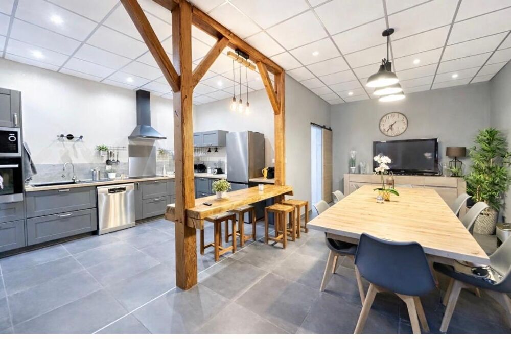 à vendre  Propriété/château Tauriac (33710)