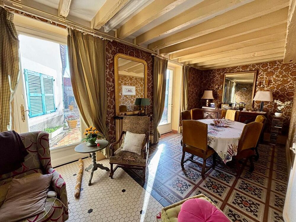 Vente Maison Maison de caractère 332 m² - Terrain 2 489 m² - Piscine - Dépendances - Proche Magny-Cours Magny cours
