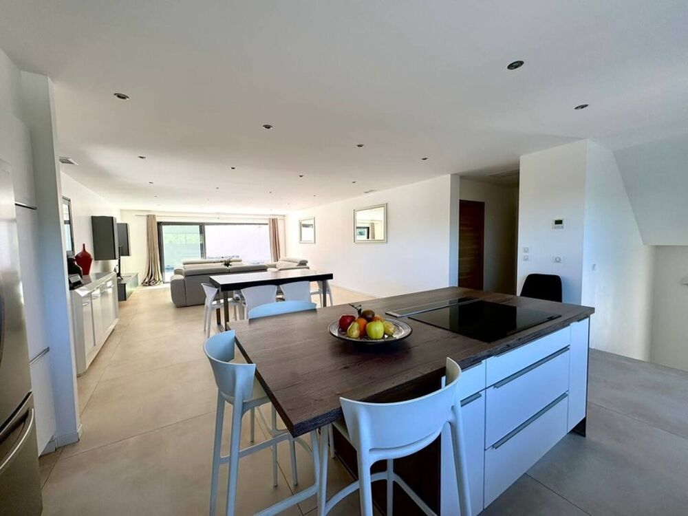 SUPERBE VILLA CONTEMPORAINE DE 5 CHAMBRES AVEC PISCINE SUR SOUS SOL AMENAGEABLE