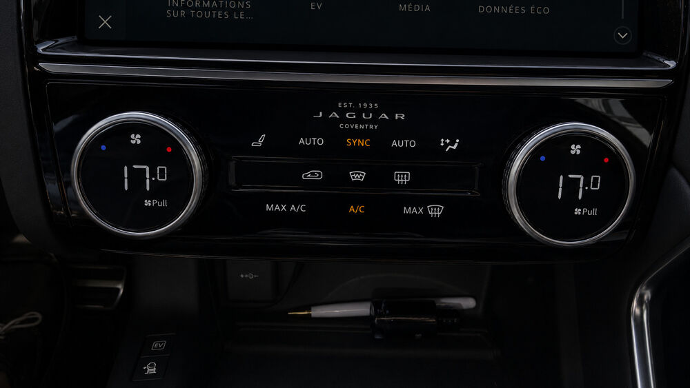 E-PACE P300e 309 AWD BVA8 R-Dynamic SE 2021 occasion 75016 Paris
