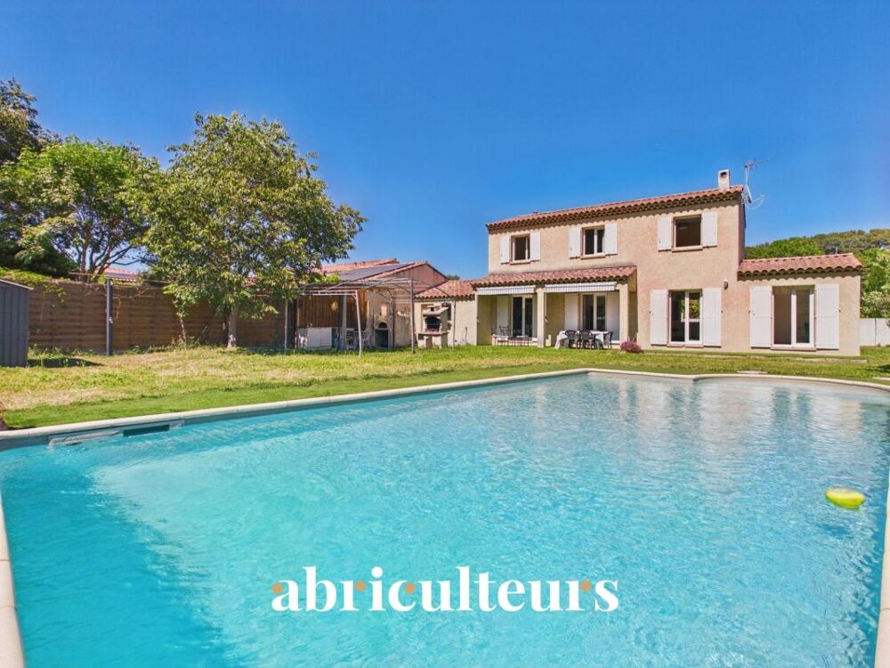 Maison familiale T7 de 128 m² sur parcelle de 1 620 m² avec piscine - Saint-Chamas (13250)