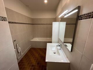  Appartement à louer 4 pièces 128 m²