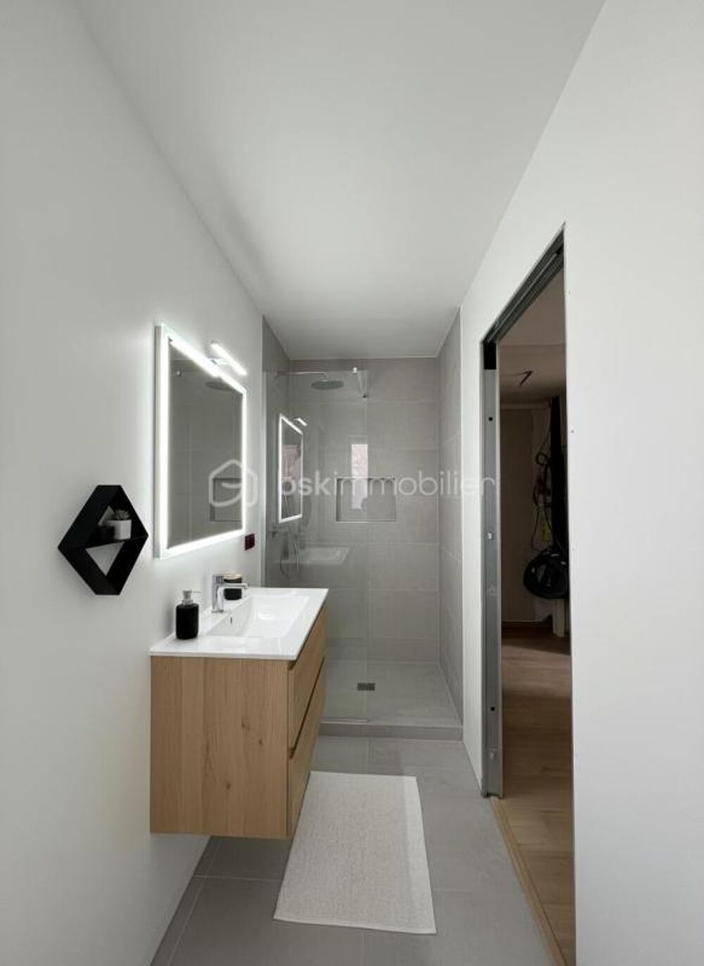 STUDIO ENTIÈREMENT RENOVÉ + PARKING  AIX-LES-BAINS