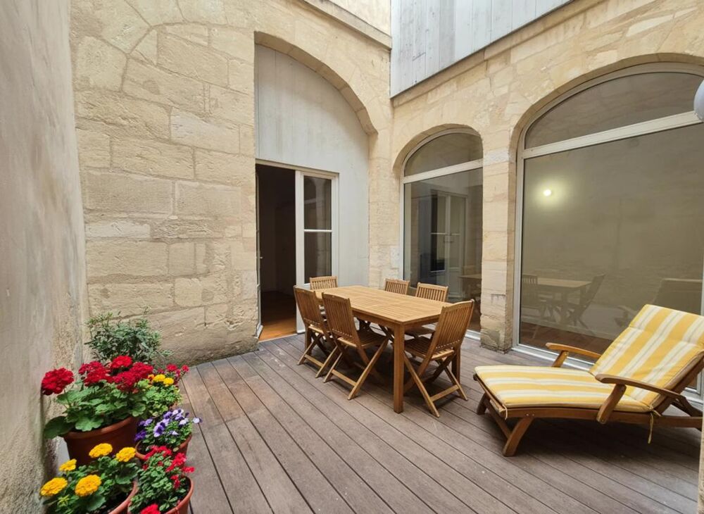 BORDEAUX  APPARTEMENT T3 - 74 M² - PATIO AU COEUR DE LAPPARTEMENT