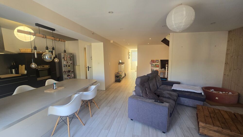 Maison à vendre 5 pièces d'environ 126m² à SAINT JEAN D'ANGELY (17) 4 chambres, 1 garage, proche centre ville, sur un terrain d'