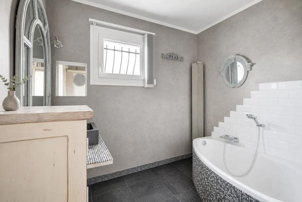 Charmante maison avec piscine à Saint-Laurent-de-Mure