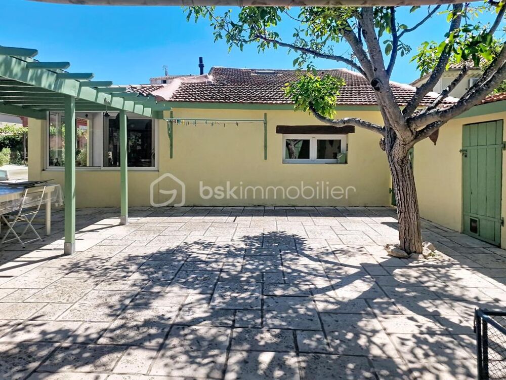 Vente Maison ROGNAC Maison de centre ville avec piscine et dépendances sur 873m² de terrain Rognac
