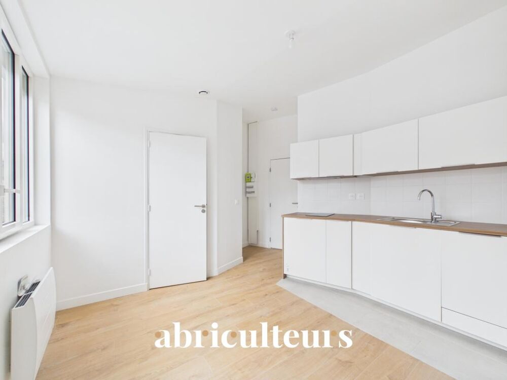 Vente Appartement Charmant appartement T2 rénové avec vue dégagée Paris 18