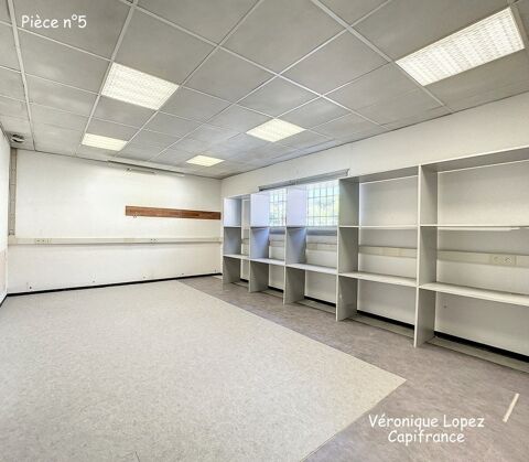   Agen, sortie nord, local  de 353 m² sur deux niveaux avec espace de stockage et bureaux 