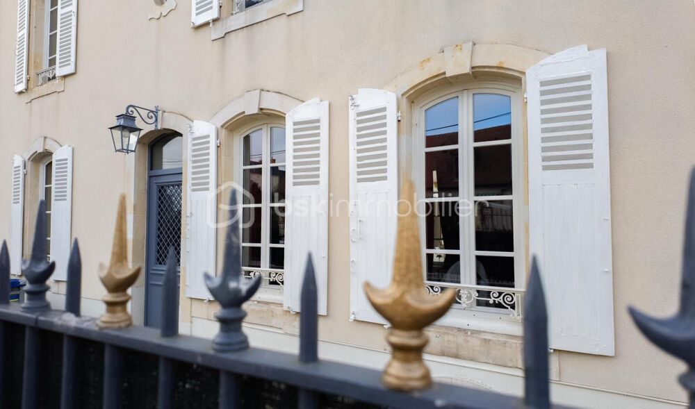 Maison bourgeoise (de ville) de caractère du début du 18e siècle au coeur de ville de NEVERS