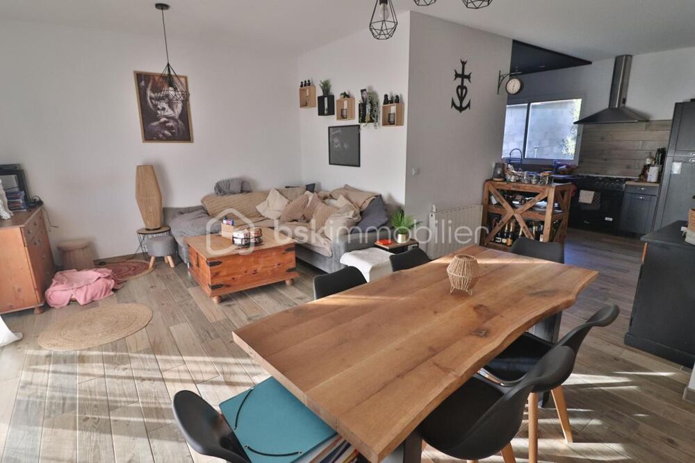 Vente Maison Maison R+1, 112m² habitable sur 320m² de terrain, 3 chambres, piscine Montfrin