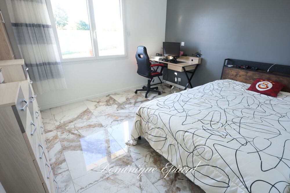 Vente Maison NOUAILLÉ-MAUPERTUIS – VILLA RÉCENTE DE PLAIN-PIED DPE A– 145 M² – 4 CHAMBRES – BELLES PRESTATIONS Nouaille maupertuis