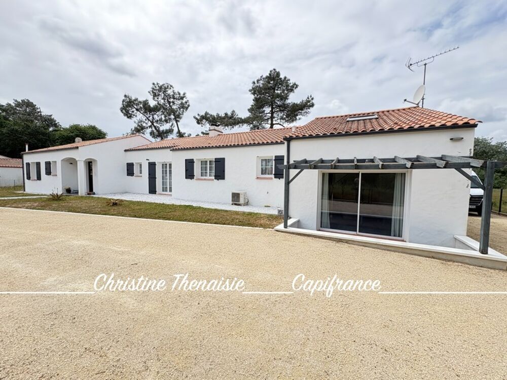 Vente Maison Maison à vendre 9 pièces - Plain-Pied - 4 chambres - 2 Salles d'eau - Piscine - Salle de cinéma - Hammam - T2 indépendant Saint hilaire de riez