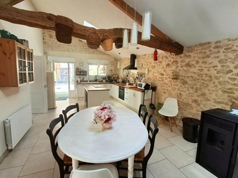 Maison en pierre rénovée de 180 m² - 5 chambres, piscine et dépendance