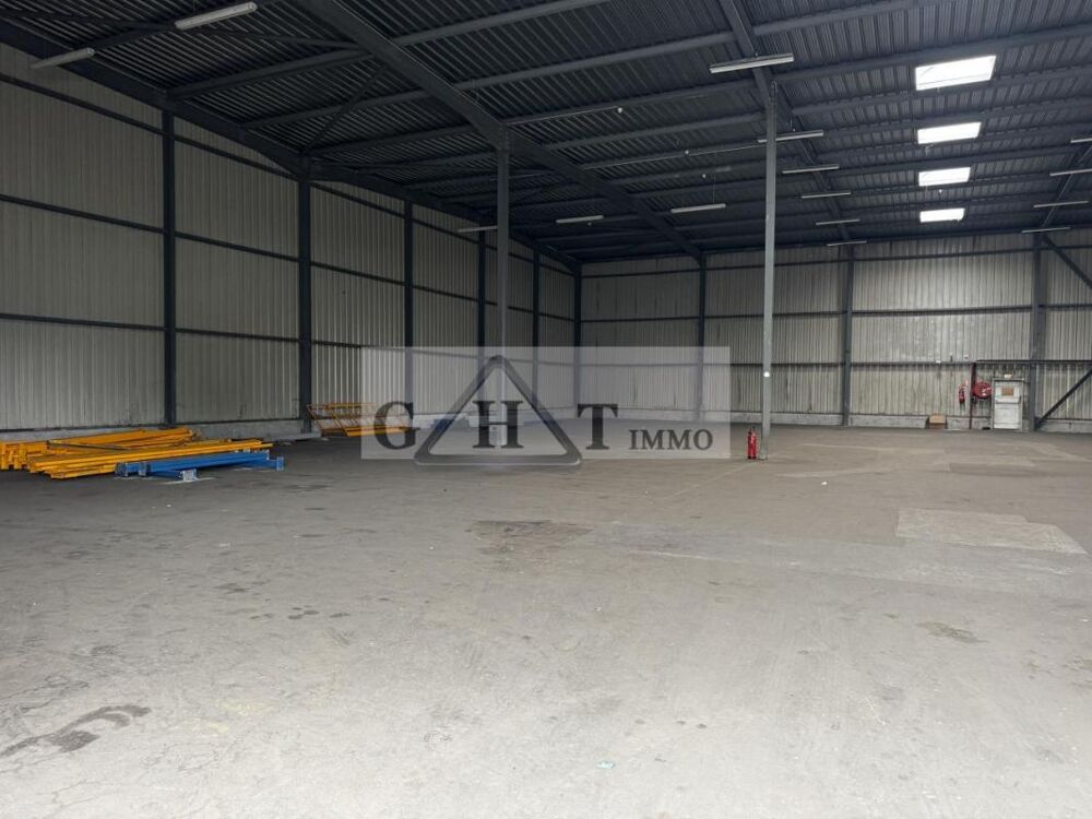   ENTREPOT 1300M2 A LOUER LE PLESSIS PATÉ 