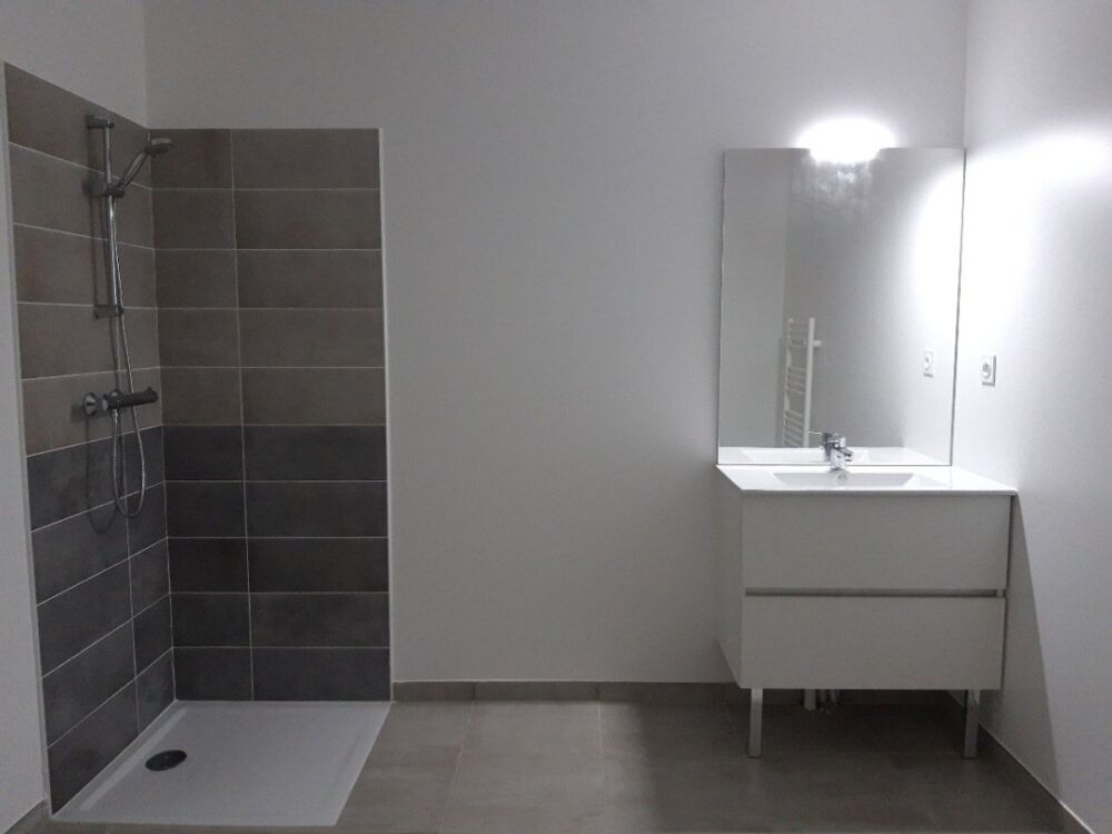 Location Appartement T2 avec balcon et parking au LAVANDOU Le lavandou