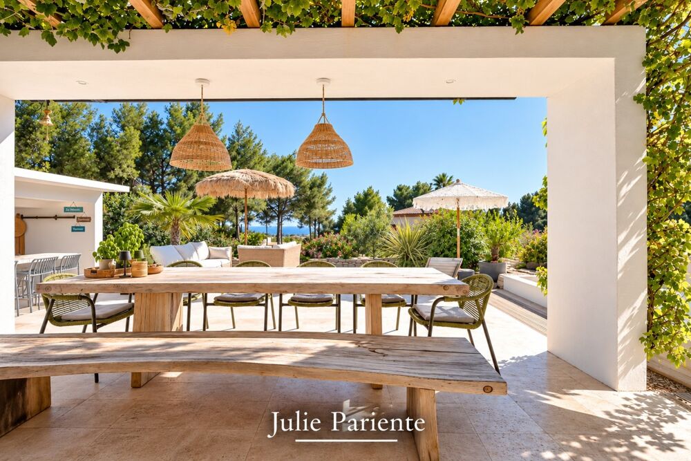 Vente Maison Propriété vue mer à vendre 6 pièces LA CIOTAT (13),1000 m2 terrain, piscine, pool house La ciotat