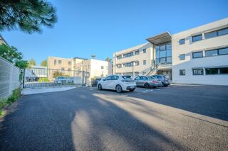   Local/bureau à louer LA ROCHELLE- 4 places de parking privatives et sécurisées La rochelle