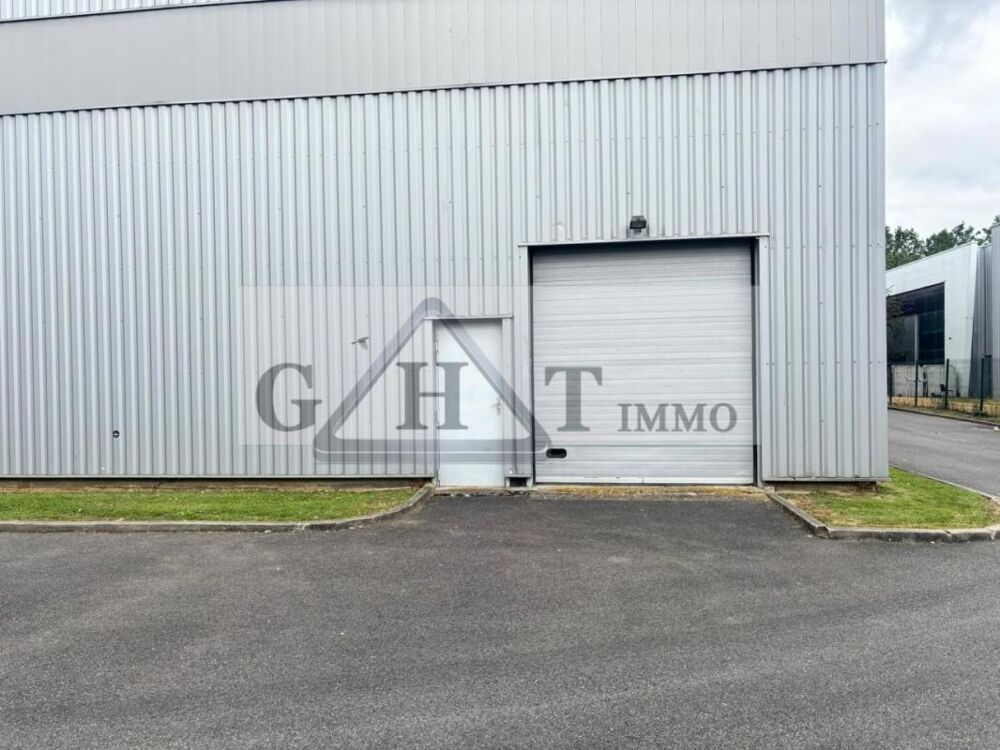   ENTREPOT BUREAUX 2800 M² A LA VENTE A CRÉTEIL 