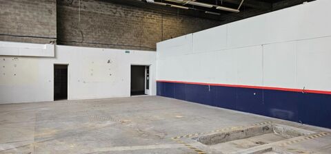 Local commercial de 360 m2 avec bureau et parking &agrave; louer &agrave; Orgeval au bord de la RN 13 3750 78630 Orgeval