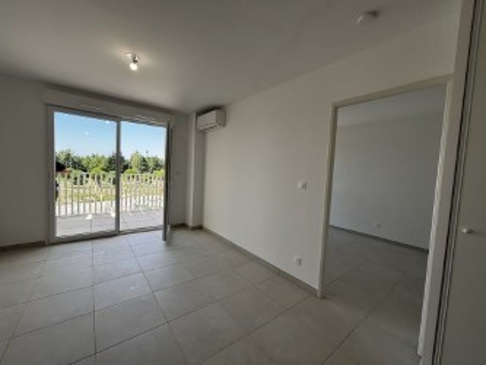 Studio avec parking et balcon au Pontet