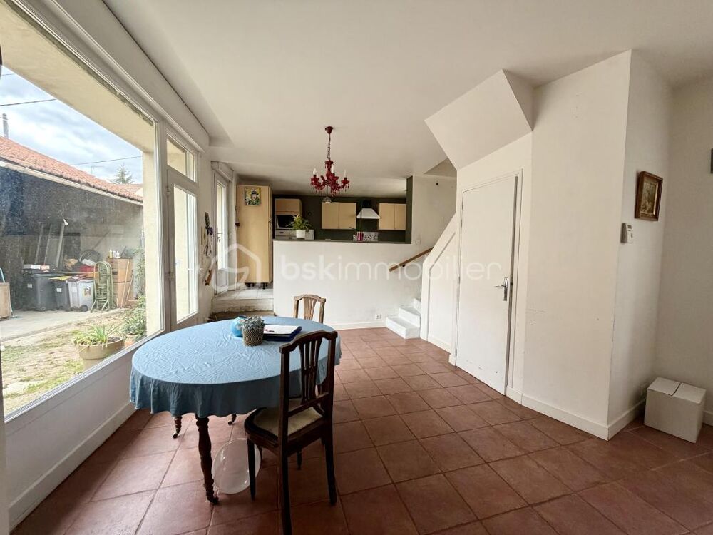Maison avec jardin clos et dépendance, quartier des Casseaux