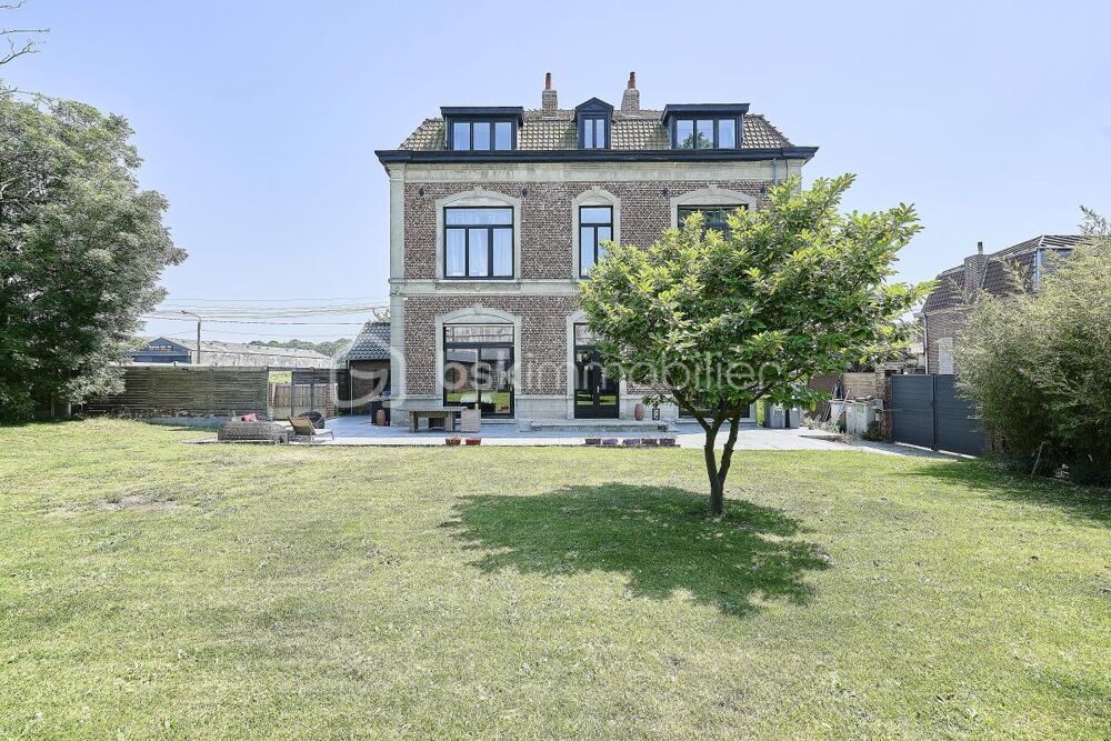 Vente Propriété/Château Demeure de caractère de 300 m² avec dépendance, 7 chambres et jardin privatif Comines